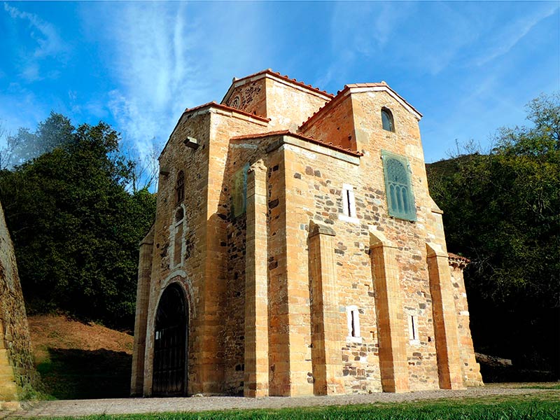 Que ver en Asturias rural - San Miguel de Lillo en el Naranco de Oviedo - La Casa Azul de Las Caldas